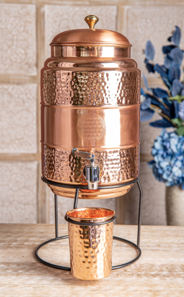 Wasserkaraffe aus Kupfer mit Zapfhahn und Kupferbecher, 5liter Wasser