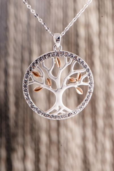 Yggdrasil, der Weltenbaum, Anhänger, versilbert, mit 70cm Kette