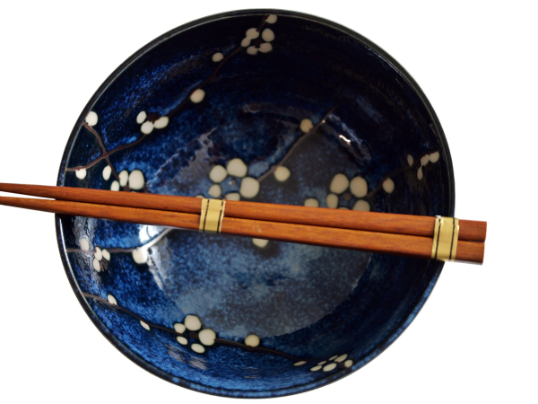 udon bowl set 2 schüssel mit stäbchen in schwarzem umkarton helle farbe